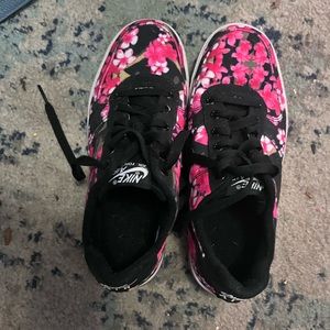 Big girls Nike Air Force 1. Size 6Y